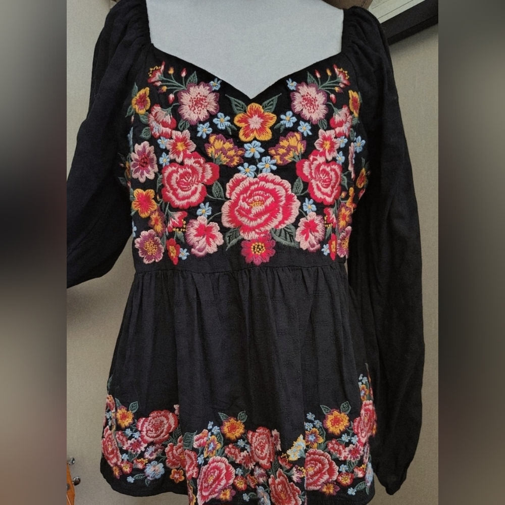 SAVANNA JANE LARGE NWT Floral Embroidered Black Women's Top